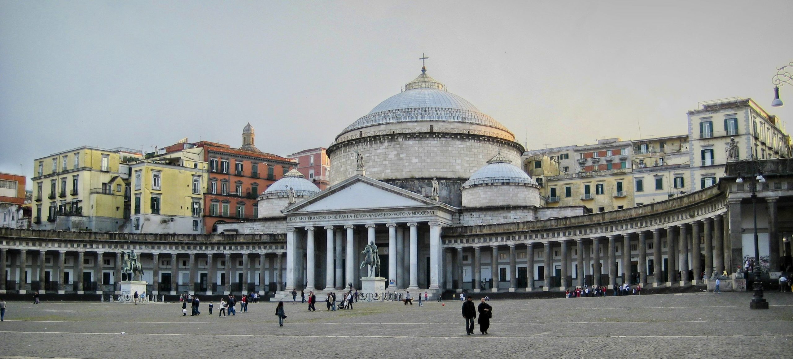 Neapol, Piazza del Plebiscito