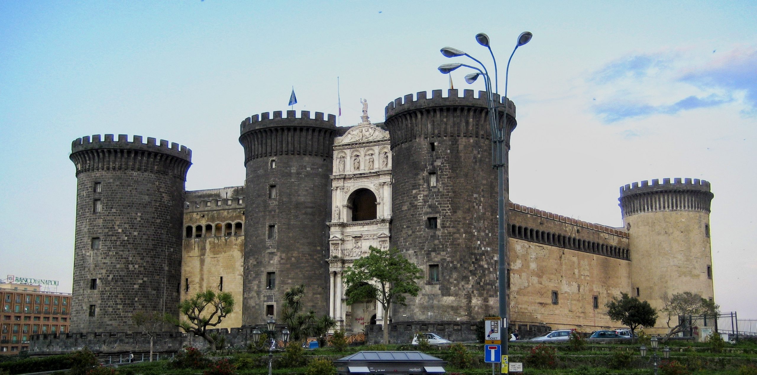 Neapol, Castel Nuovo