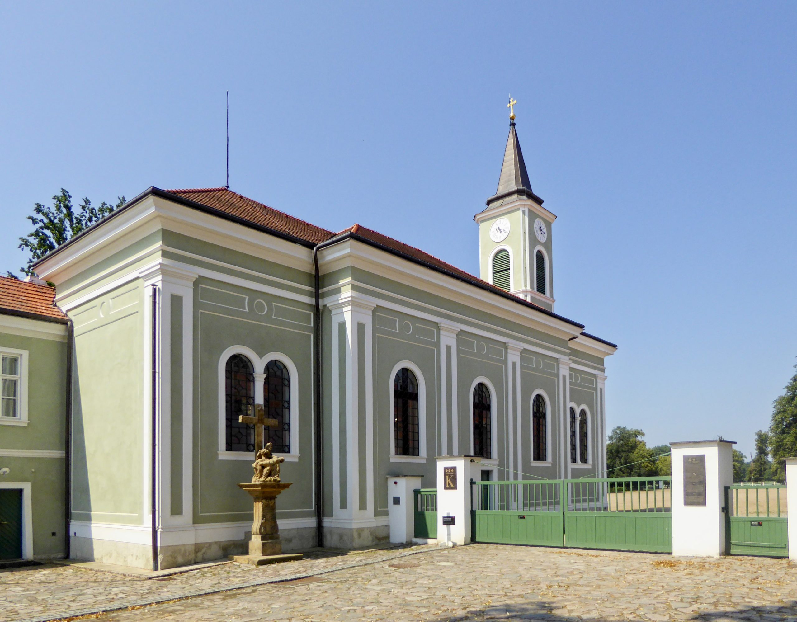 Kostel sv. Václava a Leopolda, Kladruby nad Labem