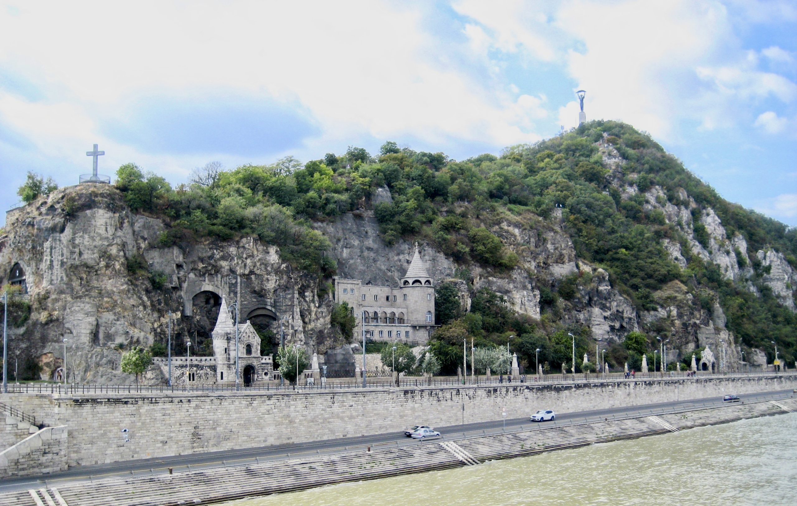 Gellérthegyi-barlang – jeskynní kostel v Gellértově hoře